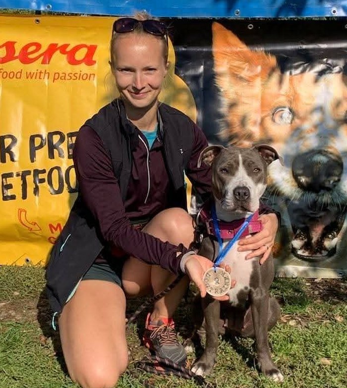 Paula Šrámeková Paula Šrámeková, trénerka psov v dogtrainer, so svojou fenkou amerického pitbulla